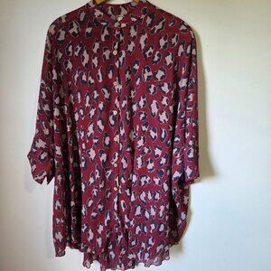 EUC INTIMATELY FREE PEOPLE PRINTED OVERSIZE PLEATED BACK TOP SIZE SMALL